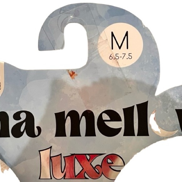 🆕- Luna Mellow Luxe Lobster Slippers with 2 Pairs of Socks - Picture 3 of 7